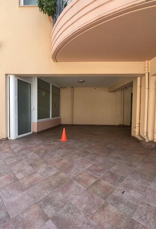 Apartment Demi δσ, B2 *